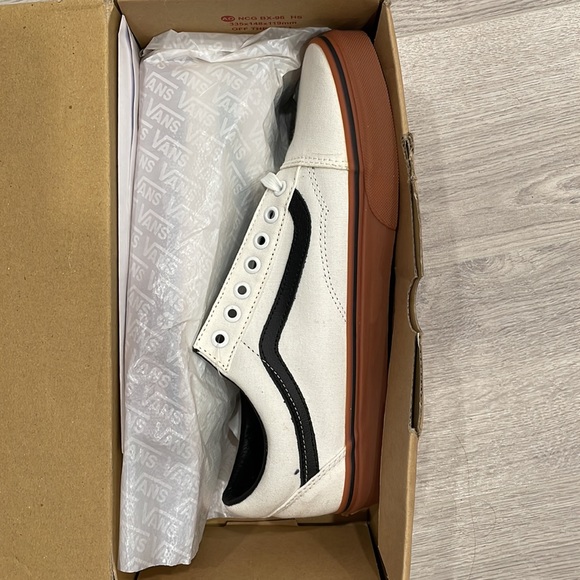 Men’s Vans Size 10 - Picture 2 of 2